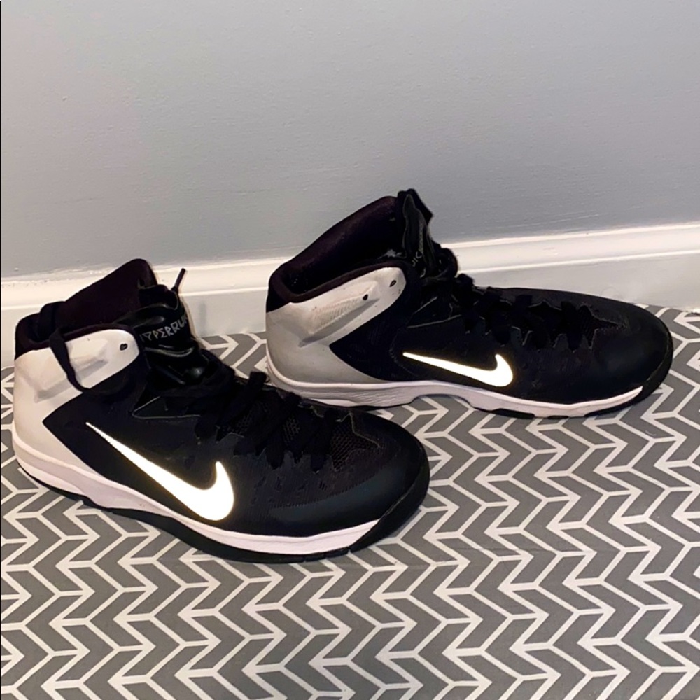 Girls basketball shoes